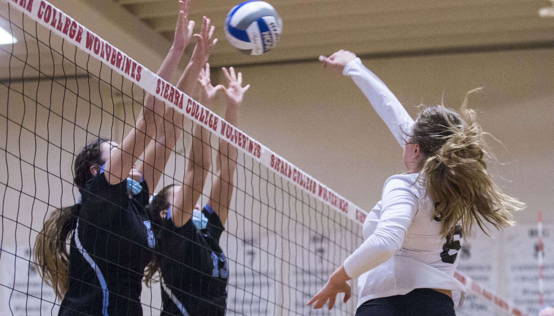 Volleyball Wins 15th Straight Match Against Cabrillo